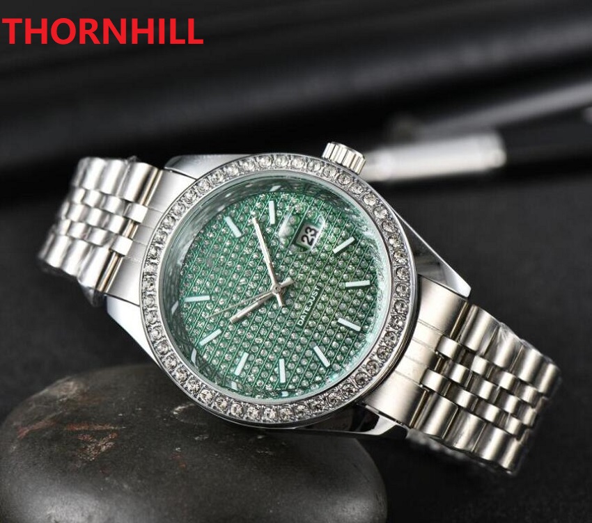 Fashion Men Women Gold Watch 40mm Full Diamonds Dial Ring Iced Out Designer Watches Stainless Steel Quartz Movement Male Female Gift Bling Wristwatch Clock, As pic
Fashion Men Women Gold Watch 40mm Full Diamonds Dial Ring Iced Out Designer Watches Stainless Steel Quartz Movement Male Female Gift Bling Wristwatch Clock, As pic