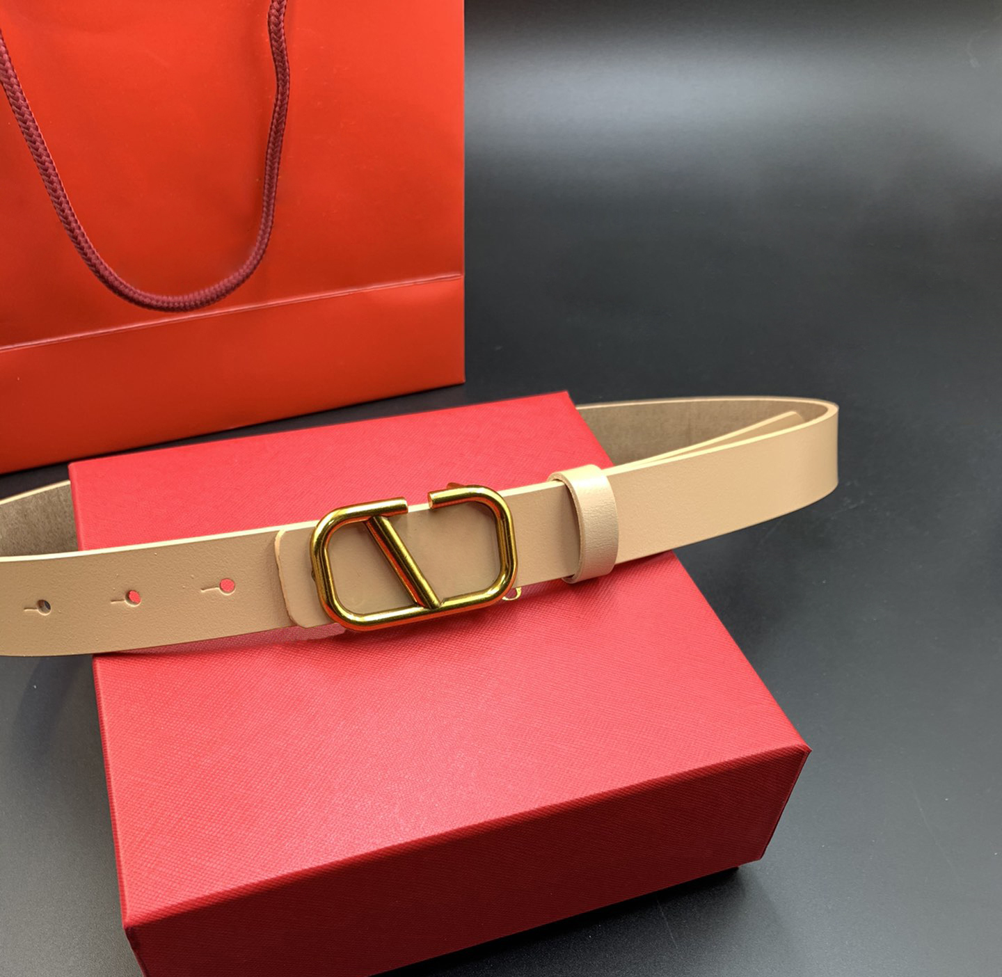 Belts Luxurys designers belt Leather for women's Fashion belts high quality gold smooth buckle classic style women beautiful 8 colors, Pink
Belts Luxurys designers belt Leather for women's Fashion belts high quality gold smooth buckle classic style women beautiful 8 colors, Pink
