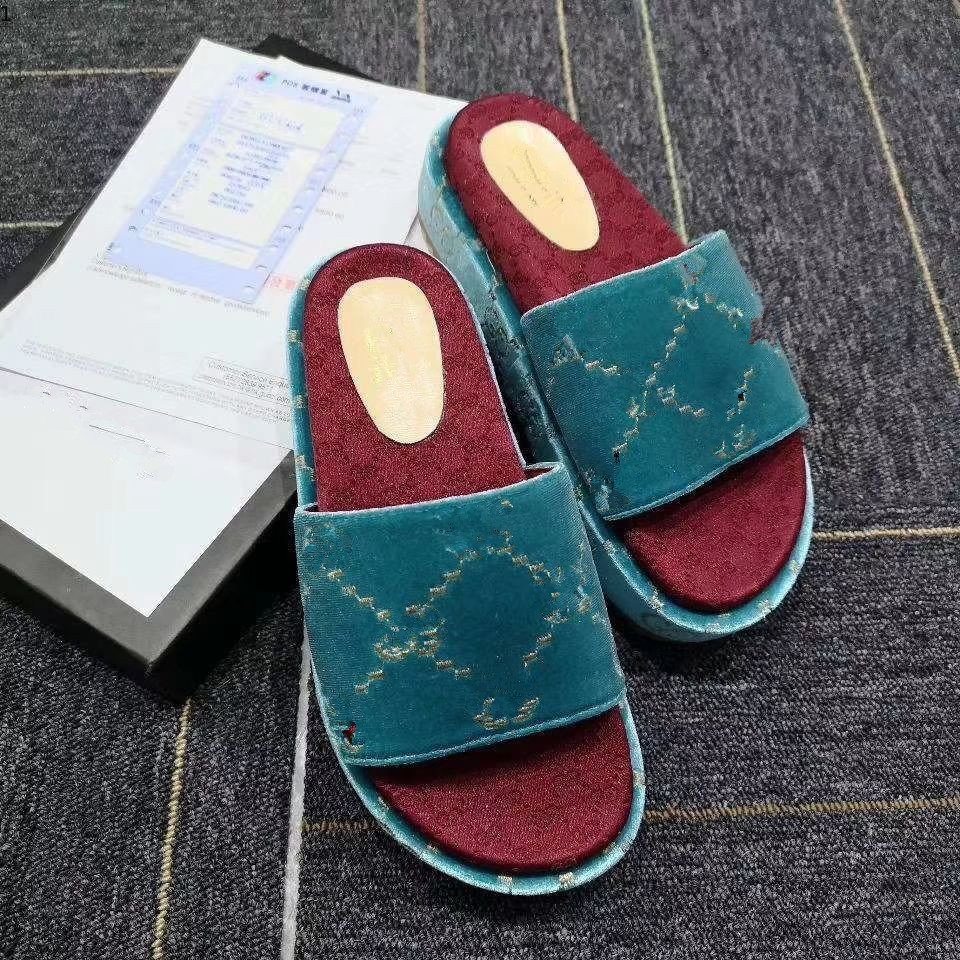 Valentin Designer woman fashion Beach Thick bottom luxury platform Alphabet lady Leather High heel slippers Large size 35-40 mkj001
Valentin Designer woman fashion Beach Thick bottom luxury platform Alphabet lady Leather High heel slippers Large size 35-40 mkj001