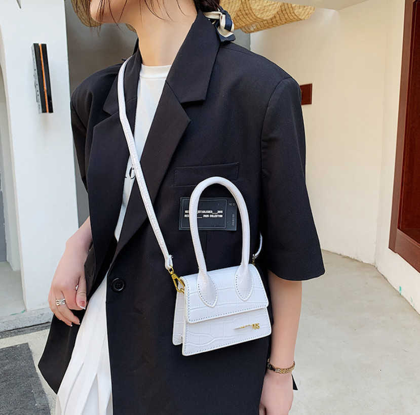 Luxury Girls crocodile grain handbag kids metal letter square crossbady bag 2021 designer children one shoulder bags women mini purse, Mix colors
Luxury Girls crocodile grain handbag kids metal letter square crossbady bag 2021 designer children one shoulder bags women mini purse, Mix colors