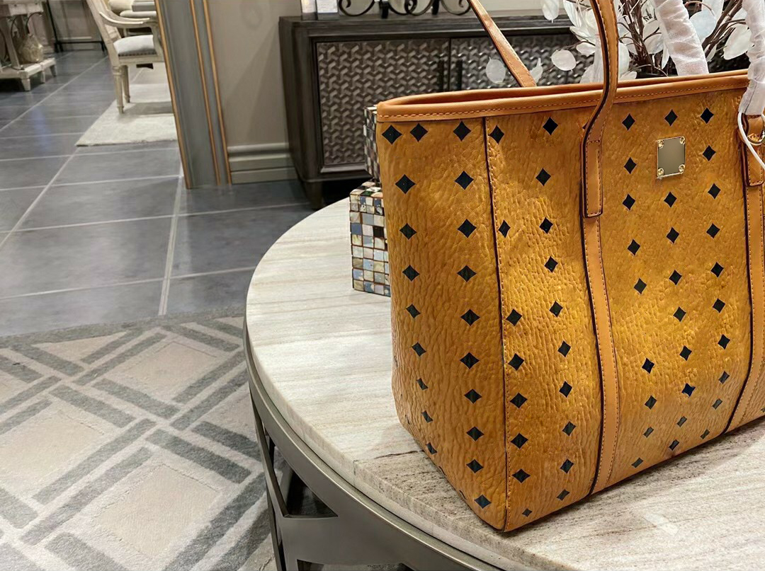 Female bag bag, 2020 the new tide fashion handbag advanced sense of high-capacity portable shopping bag tote bags
Female bag bag, 2020 the new tide fashion handbag advanced sense of high-capacity portable shopping bag tote bags