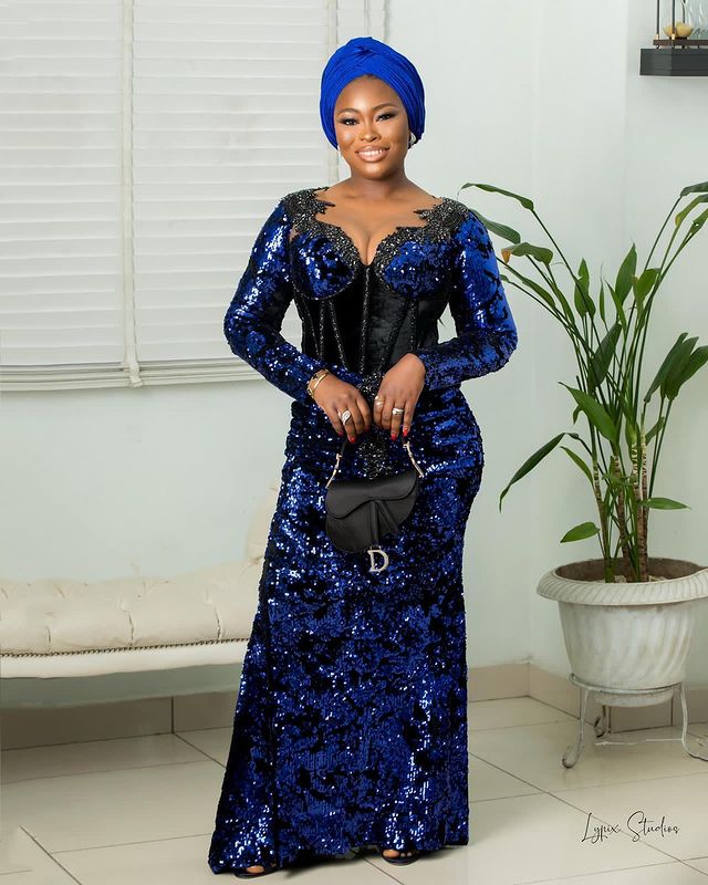 2021 Plus Size Arabic Aso Ebi Royal Blue Sparkly Prom Dresses Lace Beaded Sheer Neck Evening Formal Party Second Reception Bridesmaid Gowns Dress ZJ23