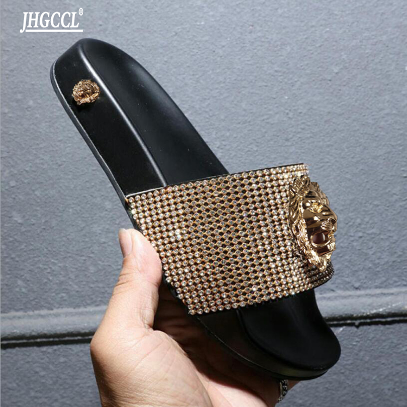 Luxe rhinestone slippers summer new couples flip flops brand designer leisure beach slipper male chaussure homme luxes marque T6, White
Luxe rhinestone slippers summer new couples flip flops brand designer leisure beach slipper male chaussure homme luxes marque T6, White