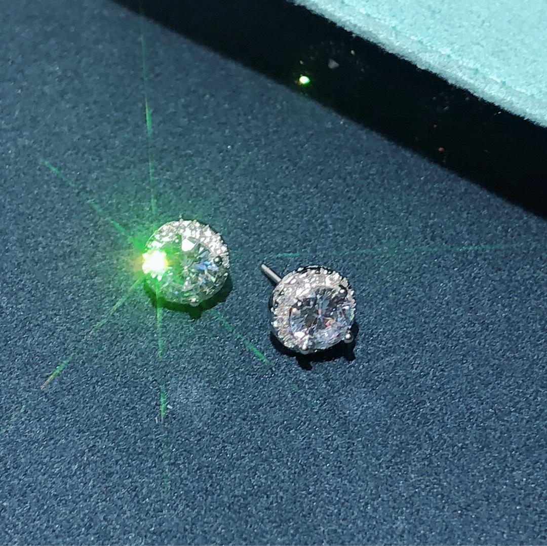 2021 Designer Earrings stud Luxury Jewelry Fashion Women Mens Earring Hip Hop Diamond Earings Iced Out Bling Rock party Wedding Gift
2021 Designer Earrings stud Luxury Jewelry Fashion Women Mens Earring Hip Hop Diamond Earings Iced Out Bling Rock party Wedding Gift
