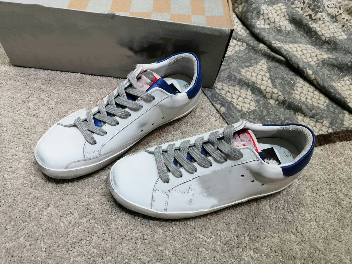 Italian Super-star shoes distressed high-quality leather blue tail casual outdoor sports training men's and women's couple small w, Black
Italian Super-star shoes distressed high-quality leather blue tail casual outdoor sports training men's and women's couple small w, Black