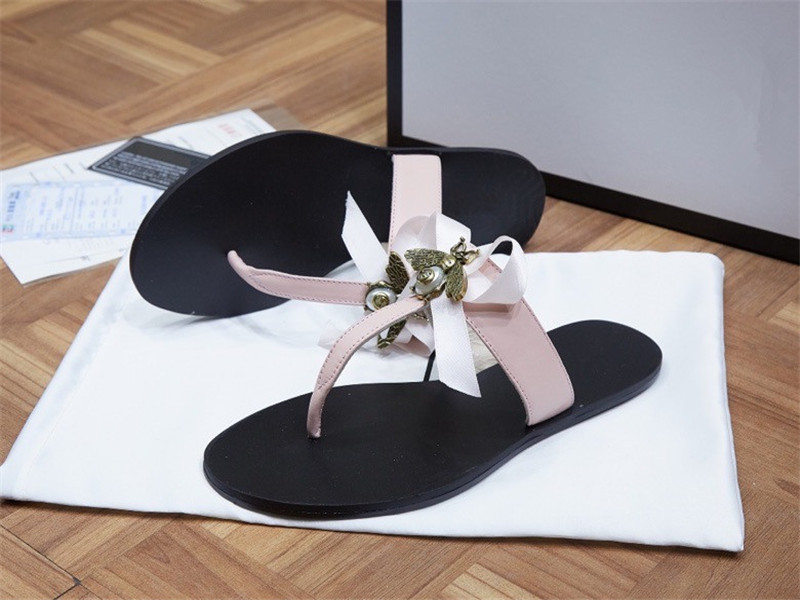 High quality Women Flat Slippers Luxurys Designers Sandals Leather Brand Girl Slides Sandalias Casual Flip Flops Size 35-43 with Box, 03
High quality Women Flat Slippers Luxurys Designers Sandals Leather Brand Girl Slides Sandalias Casual Flip Flops Size 35-43 with Box, 03