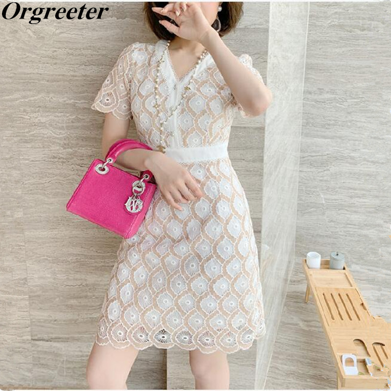 Ladies Temperament Hollow Out Lace V-neck Fan-shaped Embroidery Dress Summer Short Sleeve High waist OL Female 210525, Beige
Ladies Temperament Hollow Out Lace V-neck Fan-shaped Embroidery Dress Summer Short Sleeve High waist OL Female 210525, Beige