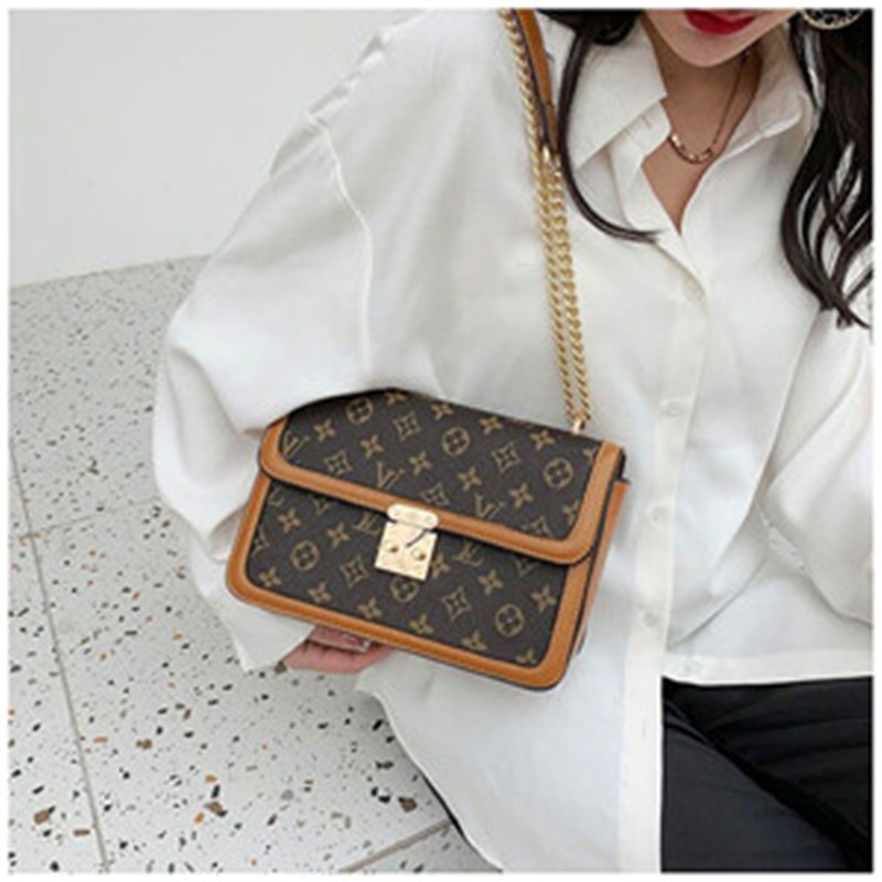 LV
Louis
BagVittonshoulder bag for women Chest pack lady Tote chains handbags presbyopic purse messenger canvas bags, Red;black
LV
Louis
BagVittonshoulder bag for women Chest pack lady Tote chains handbags presbyopic purse messenger canvas bags, Red;black