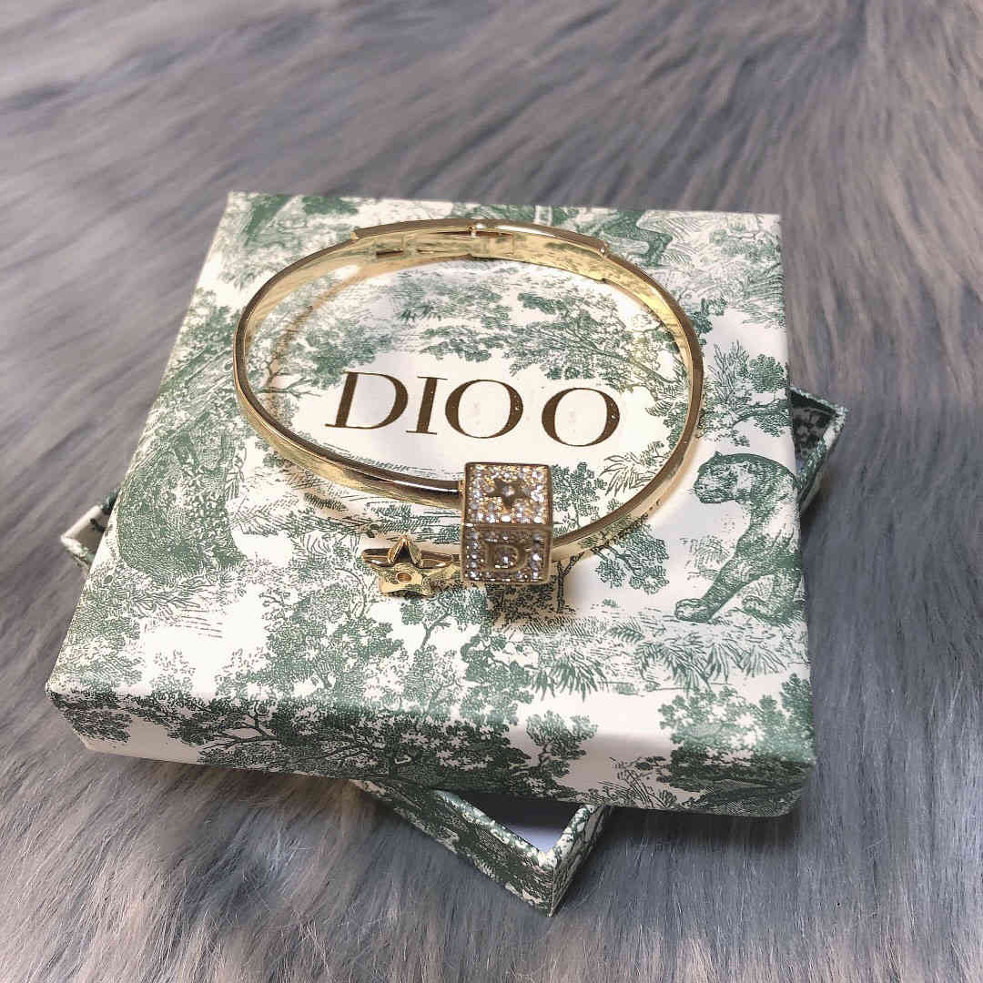 70% OFF Luxury Jewelry Dijia DJIA new classic letter inlaid screen women's net red same simple fashion open Bracelet
70% OFF Luxury Jewelry Dijia DJIA new classic letter inlaid screen women's net red same simple fashion open Bracelet