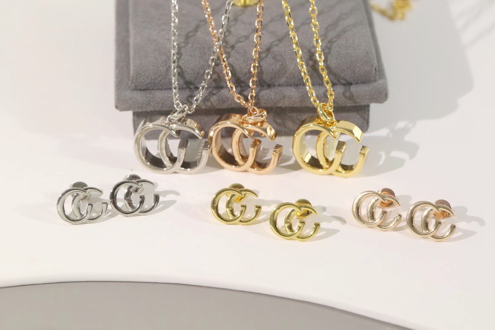 Europe America Fashion Jewelry Sets Women Lady Titanium steel Chain Necklace Stud Earrings With G Initials Pendant 3 Color, Silver
Europe America Fashion Jewelry Sets Women Lady Titanium steel Chain Necklace Stud Earrings With G Initials Pendant 3 Color, Silver
