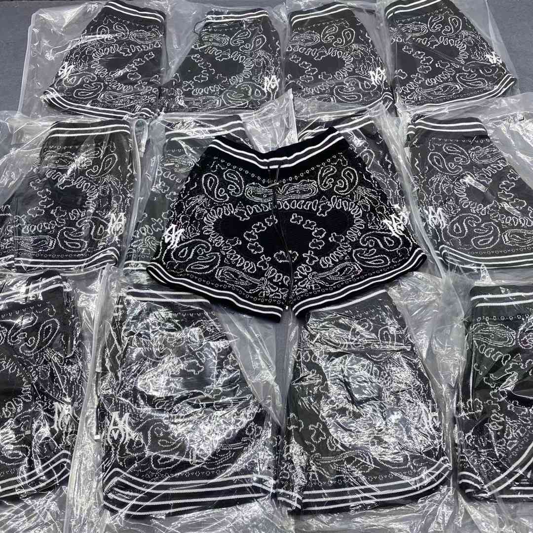 couple knitted shorts cashew pattern men and women neutral loose street fashion embroidery letters casual cotton, White;black
couple knitted shorts cashew pattern men and women neutral loose street fashion embroidery letters casual cotton, White;black