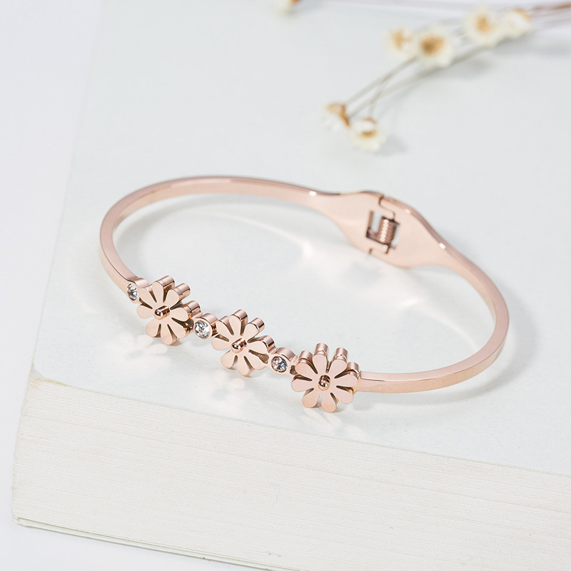 Fancy Korean Style Three Daisy Stainless Steel Open Bangle Bracelet Jewelry for Women Gift