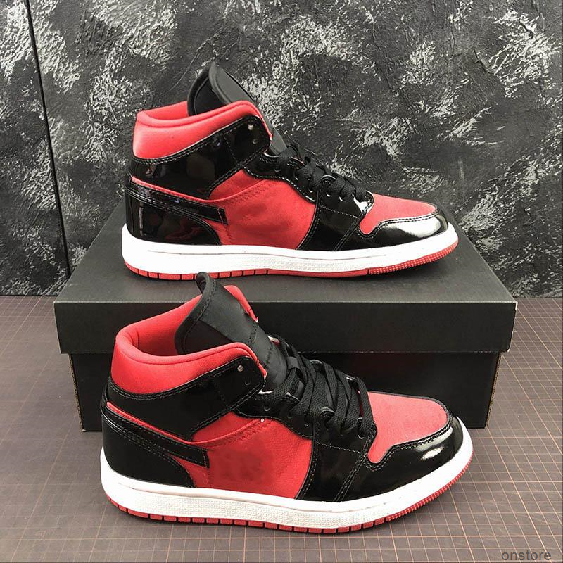 Mens Jumpman 1 Hot-Punch Basketball Shoes 1s Mid OG Women Authentic Red Black Patent Leather Running Trainers Fashion Designer Premium
Mens Jumpman 1 Hot-Punch Basketball Shoes 1s Mid OG Women Authentic Red Black Patent Leather Running Trainers Fashion Designer Premium