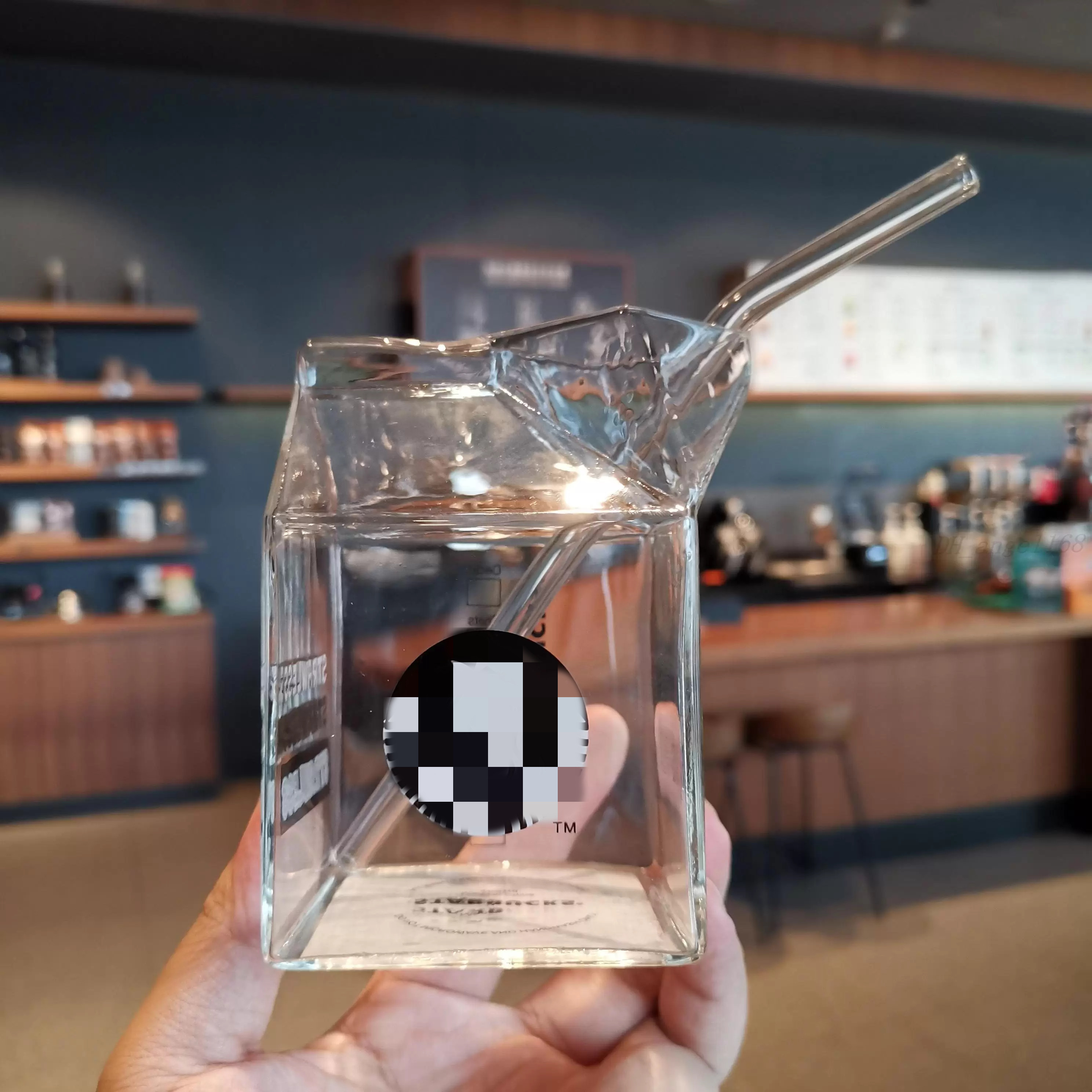 New latest 13.5OZ Luminous mug glass transparent milk box shape opening with straws cold drink juice coffee cup 24oz Double layer plastic mugs, Clear
New latest 13.5OZ Luminous mug glass transparent milk box shape opening with straws cold drink juice coffee cup 24oz Double layer plastic mugs, Clear