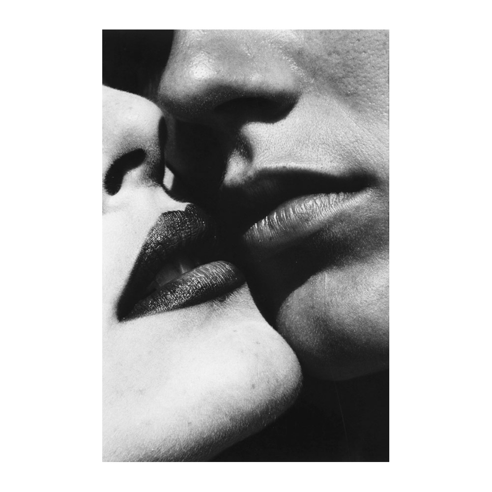 HELMUT NEWTON Kiss from The Bordighera Photography Painting Poster Print Home Decor Framed Or Unframed Photopaper Material
HELMUT NEWTON Kiss from The Bordighera Photography Painting Poster Print Home Decor Framed Or Unframed Photopaper Material