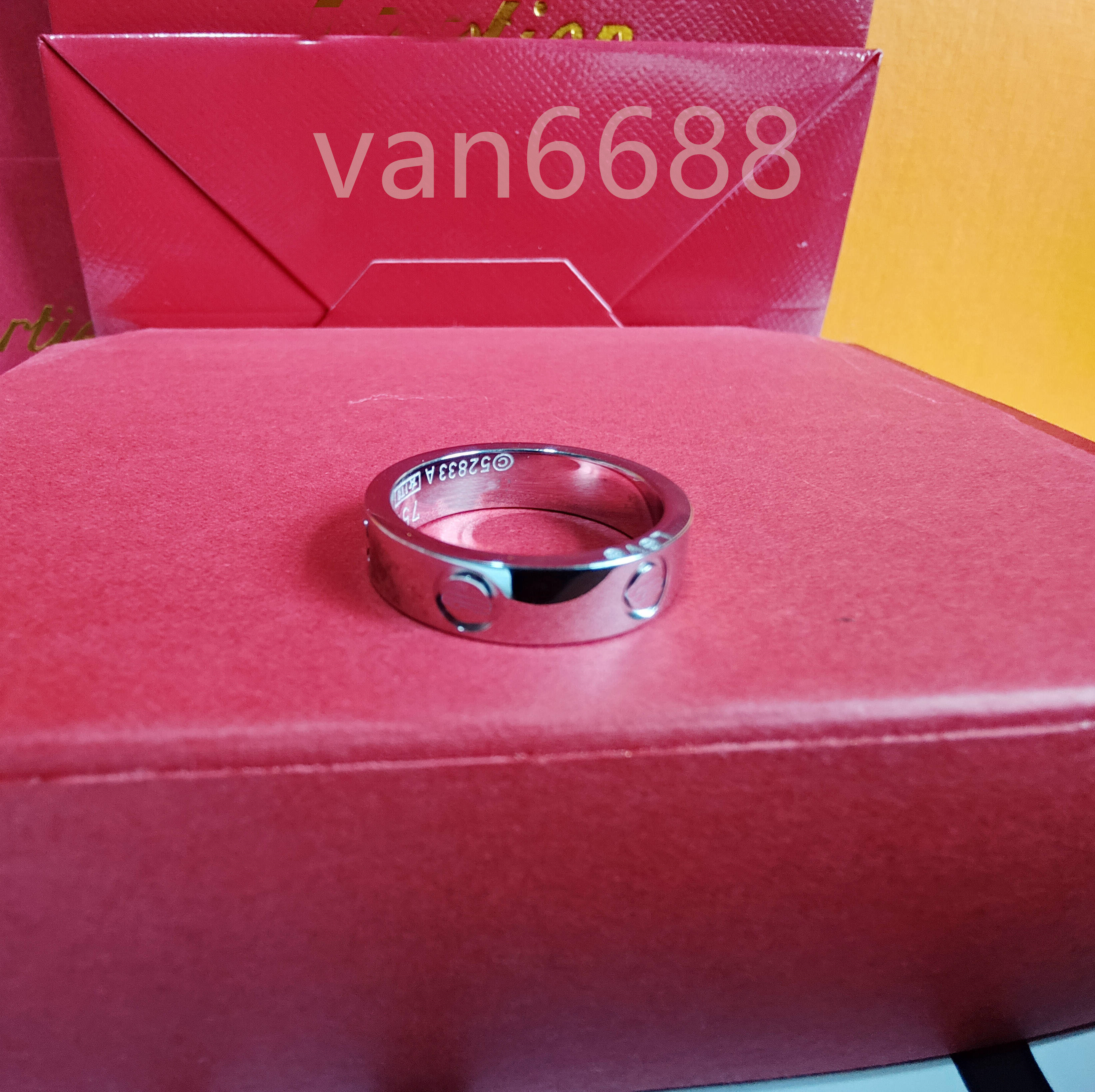 Ladies Love rings Pendant Necklaces Screw Bracelet Van Party Wedding Couple Gift Love Bracelet Fashion Luxury Cleef Designer carti Bracelet 27
Ladies Love rings Pendant Necklaces Screw Bracelet Van Party Wedding Couple Gift Love Bracelet Fashion Luxury Cleef Designer carti Bracelet 27