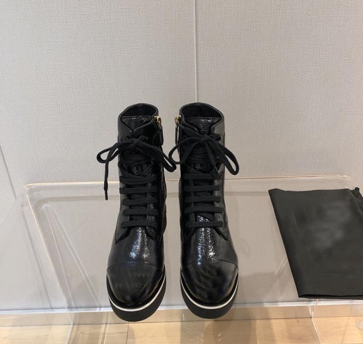 Autumn and winter The latest style boots genuine leather Fashion women Lace up ankle bootss leisure women's temperament boot High quality, Black
Autumn and winter The latest style boots genuine leather Fashion women Lace up ankle bootss leisure women's temperament boot High quality, Black