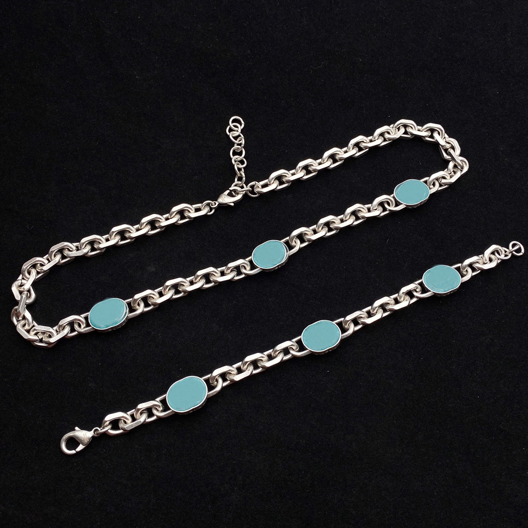 Silver Plated Top Fashion Design Letter Bracelet for Woman Gift Set Personality High Quality Chain Necklace Jewelry Supply
Silver Plated Top Fashion Design Letter Bracelet for Woman Gift Set Personality High Quality Chain Necklace Jewelry Supply
