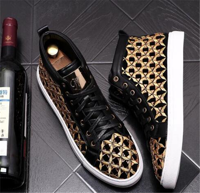 High Quality Fashion Men High Top British Style rivet Shoes Men Causal Luxury Shoes Red Gold Black Bottom rubber Shoes for Male.
High Quality Fashion Men High Top British Style rivet Shoes Men Causal Luxury Shoes Red Gold Black Bottom rubber Shoes for Male.