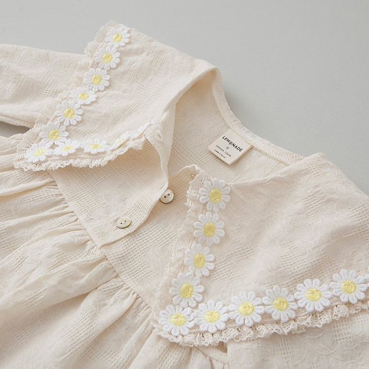 Korean style baby girls cute daisy embroidery big turn-down collar bodysuits with cap Infants cotton birthday coveralls 210508