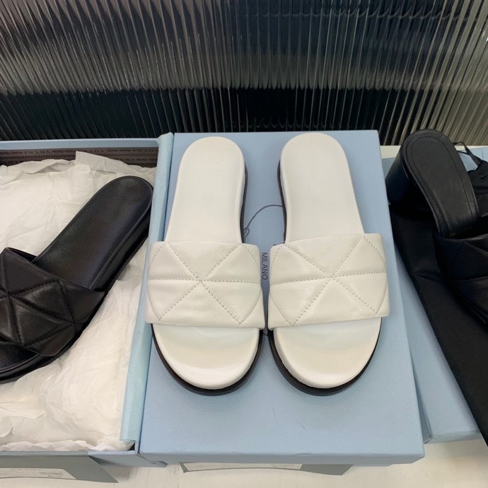 Prad Wholesale Summer Brand Designer women Flip flops Slipper Fashion Genuine Leather slides sandals Metal Chain Ladies Casual shoes, Choose the color
Prad Wholesale Summer Brand Designer women Flip flops Slipper Fashion Genuine Leather slides sandals Metal Chain Ladies Casual shoes, Choose the color