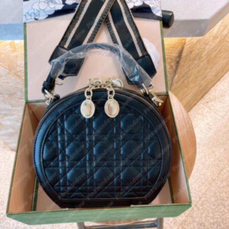 2021 Circular Shoulder Bags Women Handbag Designer Bag Luxurys Designers Bags Handbags Crossbody Bag Totes Purses 2105073L, Extra shipping cost
2021 Circular Shoulder Bags Women Handbag Designer Bag Luxurys Designers Bags Handbags Crossbody Bag Totes Purses 2105073L, Extra shipping cost