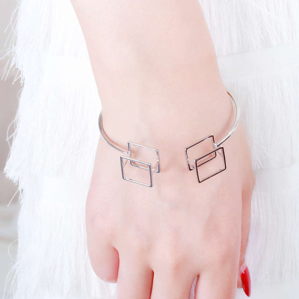Hand catenary Simple and fashionable hand decoration geometric open three dimensional triangle square round hollow out Bracelet, Golden;silver
Hand catenary Simple and fashionable hand decoration geometric open three dimensional triangle square round hollow out Bracelet, Golden;silver