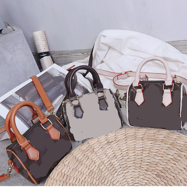 Fashion children handbags girls in Europe and the United States Mini Portable Pillow Bags with change cross-slung small cross bag for women, Black
Fashion children handbags girls in Europe and the United States Mini Portable Pillow Bags with change cross-slung small cross bag for women, Black