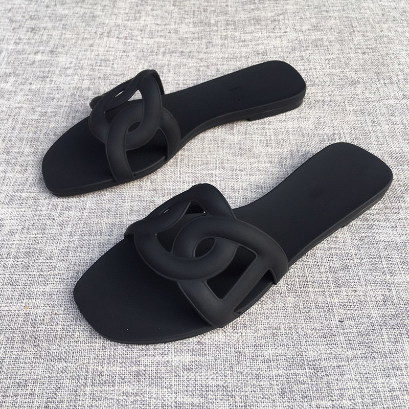 Designer Luxury Oran Sandal Women Chain Slides Summer rubber Big Head Slides Fashion Beach Sexy Shoes Flat Slippers Top Quality With Box 322, Sock
Designer Luxury Oran Sandal Women Chain Slides Summer rubber Big Head Slides Fashion Beach Sexy Shoes Flat Slippers Top Quality With Box 322, Sock