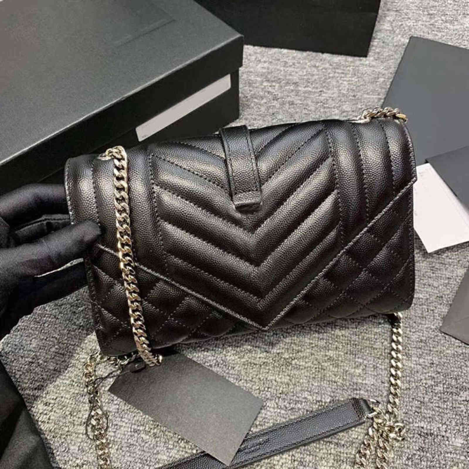 7A+Fashion 2021 new style women bags Beautiful V lines with Ringer's caviar lines 526286 The atmosphere of fashion Very practical
7A+Fashion 2021 new style women bags Beautiful V lines with Ringer's caviar lines 526286 The atmosphere of fashion Very practical