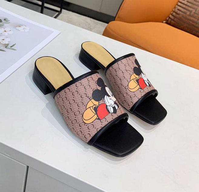 Top Quality Replaceable Designers Women Slippers Star Same Style Sandals with Horsebit Buckle Square-toe Summer Fashion Solid Leather Slides Comfortable Shoes
Top Quality Replaceable Designers Women Slippers Star Same Style Sandals with Horsebit Buckle Square-toe Summer Fashion Solid Leather Slides Comfortable Shoes