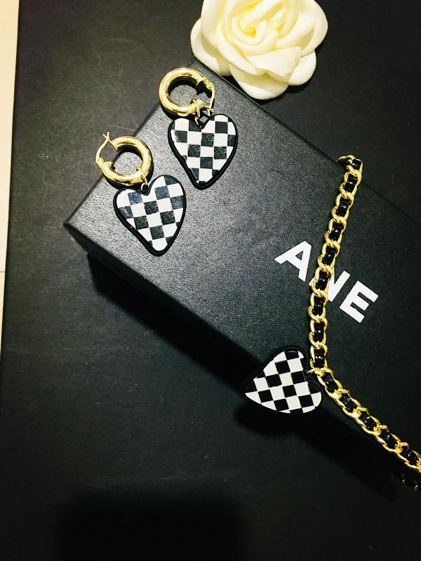 Stud David Zhang Letter Vintage Earrings Party Hook Black And White Lattice Acrylic D Earings For Women Luxious Jewls E13, Golden;silver
Stud David Zhang Letter Vintage Earrings Party Hook Black And White Lattice Acrylic D Earings For Women Luxious Jewls E13, Golden;silver