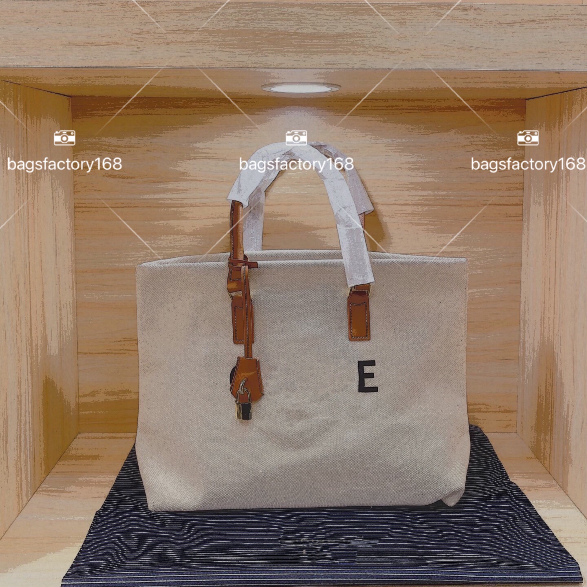 Women's Luxury Design Beach Canvas Bag Classic Monogrammed Print Shopping Bags With Celebrity Style Bucket Package Casual Handbags, 11111
Women's Luxury Design Beach Canvas Bag Classic Monogrammed Print Shopping Bags With Celebrity Style Bucket Package Casual Handbags, 11111
