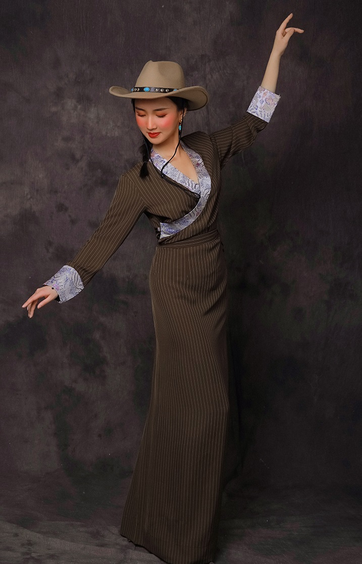 Women Spring Summer Ethnic Clothing embroidered long Dress Ladies Vintage Robe Female tibetan style cheongsam elegant oriental costume
Women Spring Summer Ethnic Clothing embroidered long Dress Ladies Vintage Robe Female tibetan style cheongsam elegant oriental costume