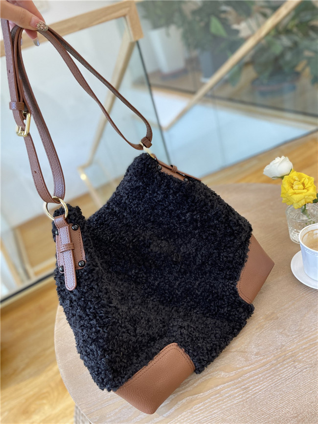 2021 Hight Quality Luxurys Shoulder Bag Designers hobo Tote Famous Genuine fashion Leather original Handbag Women favorite purse mm real Free Crossbody, Not a bag;buy a bag and get a dust bag
2021 Hight Quality Luxurys Shoulder Bag Designers hobo Tote Famous Genuine fashion Leather original Handbag Women favorite purse mm real Free Crossbody, Not a bag;buy a bag and get a dust bag