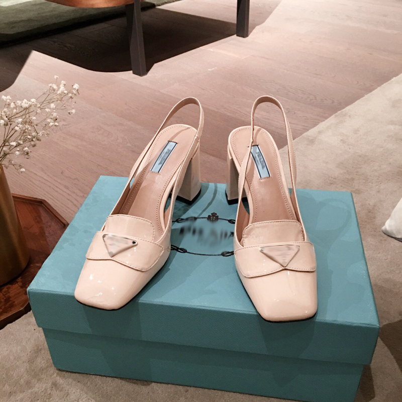 2021 Good Quality Fashion Women Luxurys Designers Shoes Designer Sandals Womens Luxury High Heels Sandal Dress Shoess With Box Size 35-41 -H332, White
2021 Good Quality Fashion Women Luxurys Designers Shoes Designer Sandals Womens Luxury High Heels Sandal Dress Shoess With Box Size 35-41 -H332, White