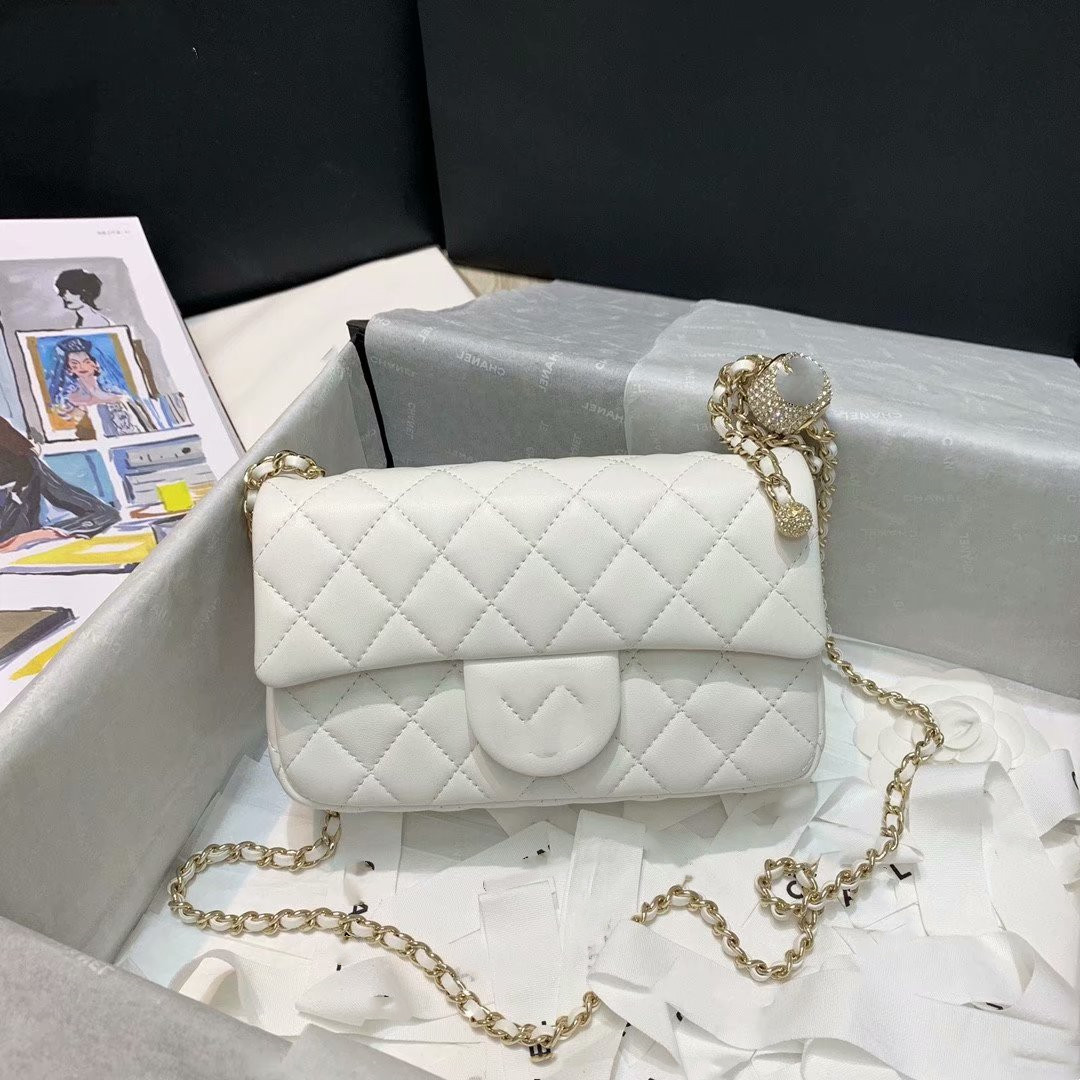 Luxury small square bag, metal ball with diamonds, adjustable chain length, crossbody shoulderbag
Luxury small square bag, metal ball with diamonds, adjustable chain length, crossbody shoulderbag