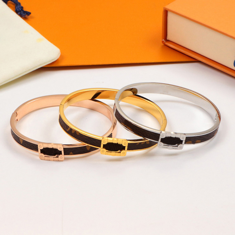 Fashion Couple Cuff Bracelets Leather Letter Printed Bangle Titanium Steel Simple Style Bracelet Unisex Hip Hop Punk Party Gift, White
Fashion Couple Cuff Bracelets Leather Letter Printed Bangle Titanium Steel Simple Style Bracelet Unisex Hip Hop Punk Party Gift, White