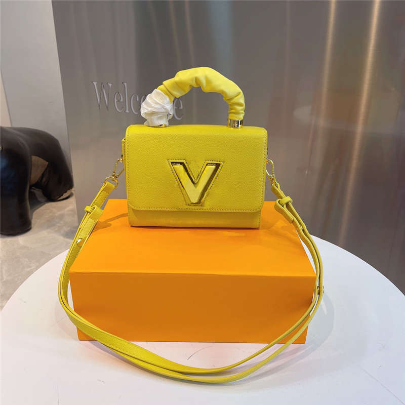 Designers Women Shoulder Bags Letter Hasp Contrast Color Handbags Good Quality Stylish Twisted Chain Bags MultiColors Pleated Handle Bags, Yellow
Designers Women Shoulder Bags Letter Hasp Contrast Color Handbags Good Quality Stylish Twisted Chain Bags MultiColors Pleated Handle Bags, Yellow