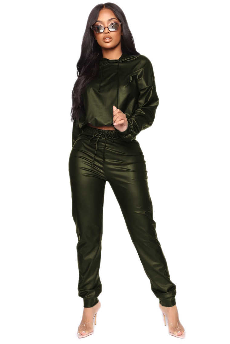 Winter Women sets Hooded Full Sleeve Crop Top Pants Suit Two Piece Set Casual PU Leather Fitness Tracksuits GL2052 211007