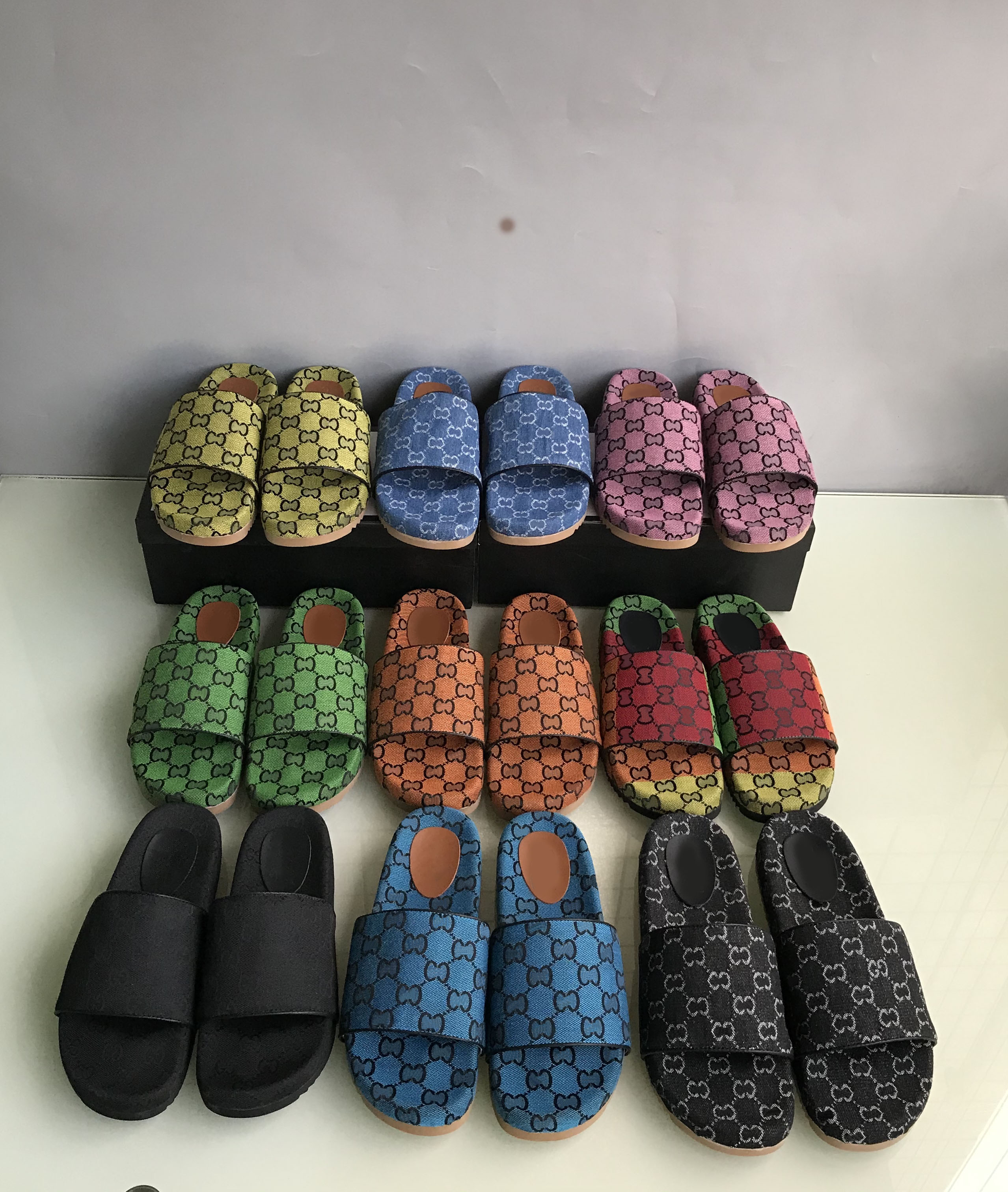 2021 summer Rainbow Multi Color slippers men's and women's general hand embroidered flip flops for couples exquisite package size 35-45, Black
2021 summer Rainbow Multi Color slippers men's and women's general hand embroidered flip flops for couples exquisite package size 35-45, Black
