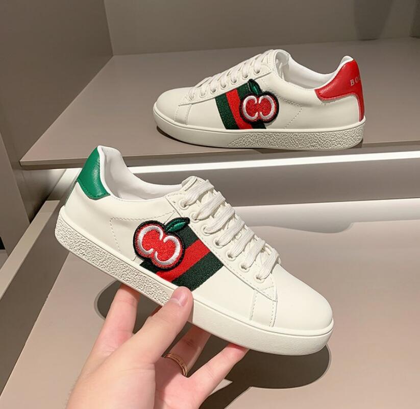 Brand Women leather skateboard shoe fashion Sneakers Embroidered Bee Sport Trainers Casual Flat Street White Bowling Shoes, W1
Brand Women leather skateboard shoe fashion Sneakers Embroidered Bee Sport Trainers Casual Flat Street White Bowling Shoes, W1