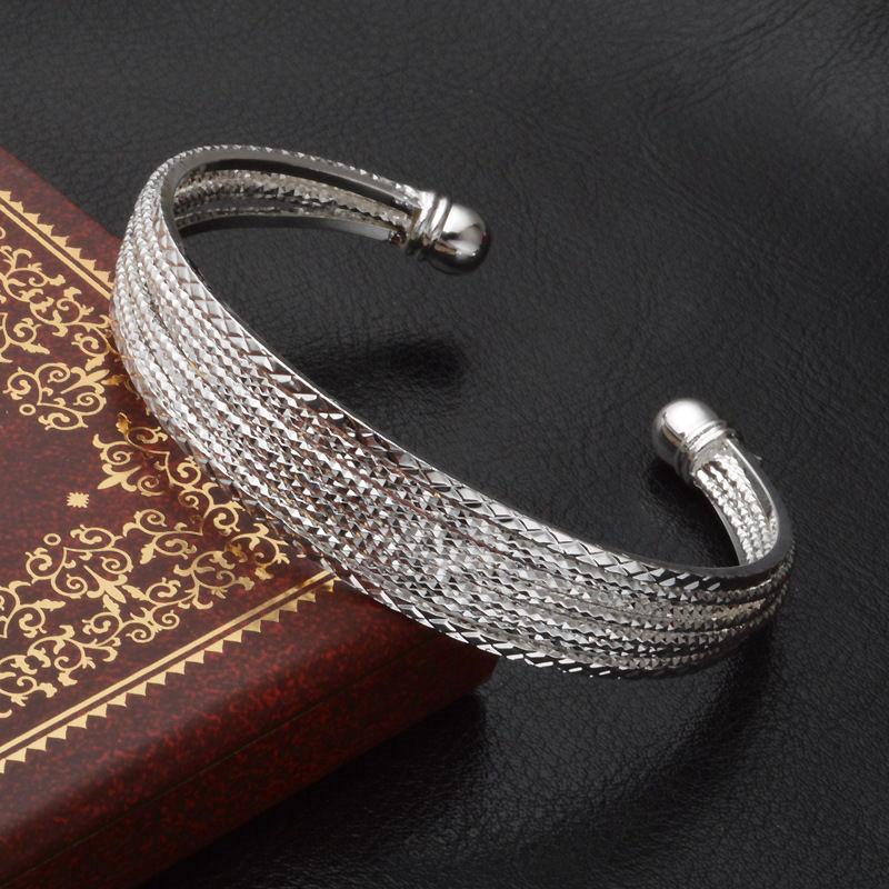 Women's Silver Bracelet Jewelry European And American Classic Opening Adjustable Lace Fashion Luxury Charm Gift Bangle
Women's Silver Bracelet Jewelry European And American Classic Opening Adjustable Lace Fashion Luxury Charm Gift Bangle