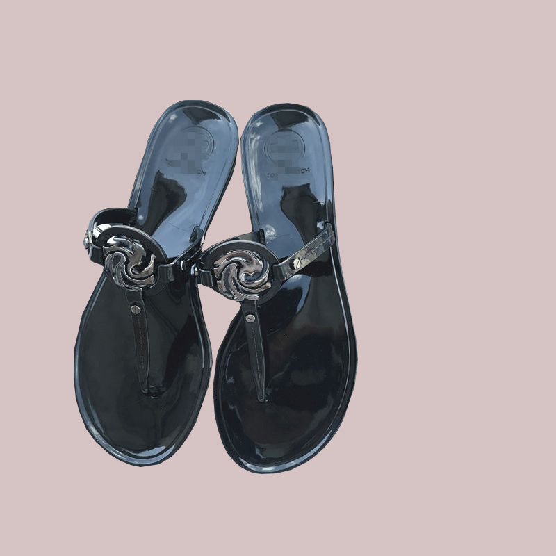 T B slippers sandals clip foot flat in 2021 summer beach European and American fashion jelly, Black
T B slippers sandals clip foot flat in 2021 summer beach European and American fashion jelly, Black
