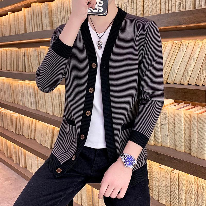 Men's Sweaters Men 2021 Autumn Fashion Striped Sweater Jackets V-neck Cardigan Coats Male Single Breasted Slim Knitted Overcoats O152, Black mi
Men's Sweaters Men 2021 Autumn Fashion Striped Sweater Jackets V-neck Cardigan Coats Male Single Breasted Slim Knitted Overcoats O152, Black mi