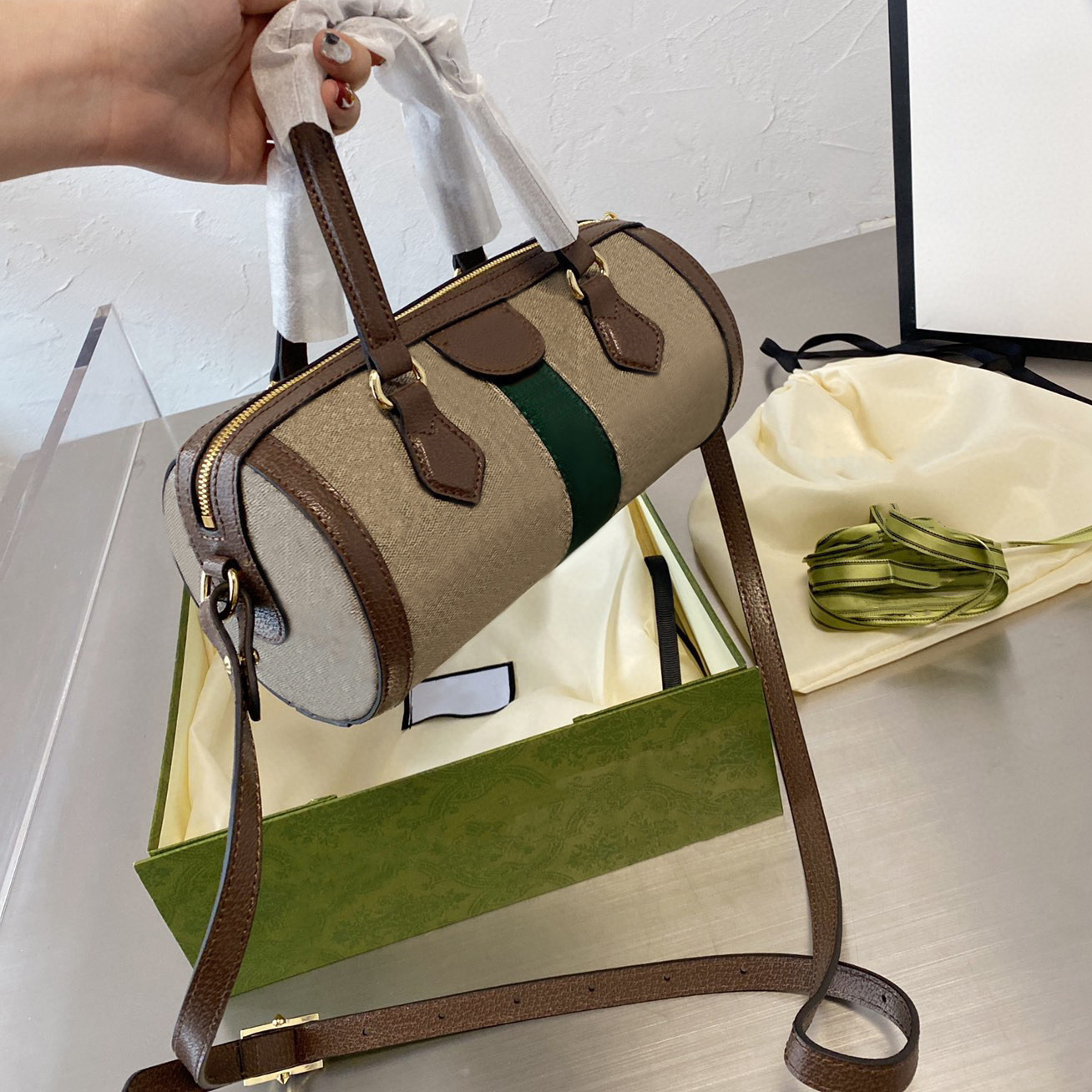 Totes Cylinder Handbags Designer Bags Fashion Shoulder Luxury Brand Purse Mobile Phone Bag Letter Print Women Wallet Cross body Lady Large Shopping, Picture color with logo 25*14cm
Totes Cylinder Handbags Designer Bags Fashion Shoulder Luxury Brand Purse Mobile Phone Bag Letter Print Women Wallet Cross body Lady Large Shopping, Picture color with logo 25*14cm