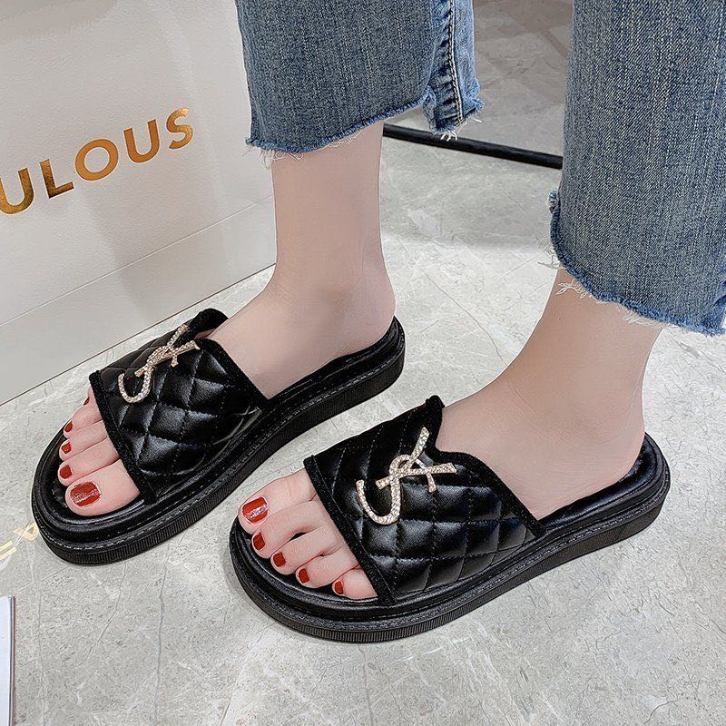 2021 Women Wild Beach Shoes Non-slip Outdoor Slippers Sandals Flat Bottom Ladies Slides 35-40, Black
2021 Women Wild Beach Shoes Non-slip Outdoor Slippers Sandals Flat Bottom Ladies Slides 35-40, Black