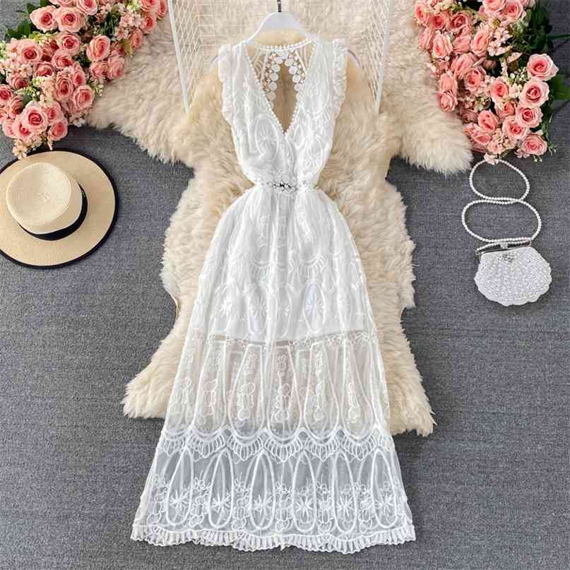 Sexy Deep V-neck White Lace Dress Women Elegant Summer Sleeveless Hollow Out Slim Waist Open Back Bohemian Beach Maxi 210603
Sexy Deep V-neck White Lace Dress Women Elegant Summer Sleeveless Hollow Out Slim Waist Open Back Bohemian Beach Maxi 210603