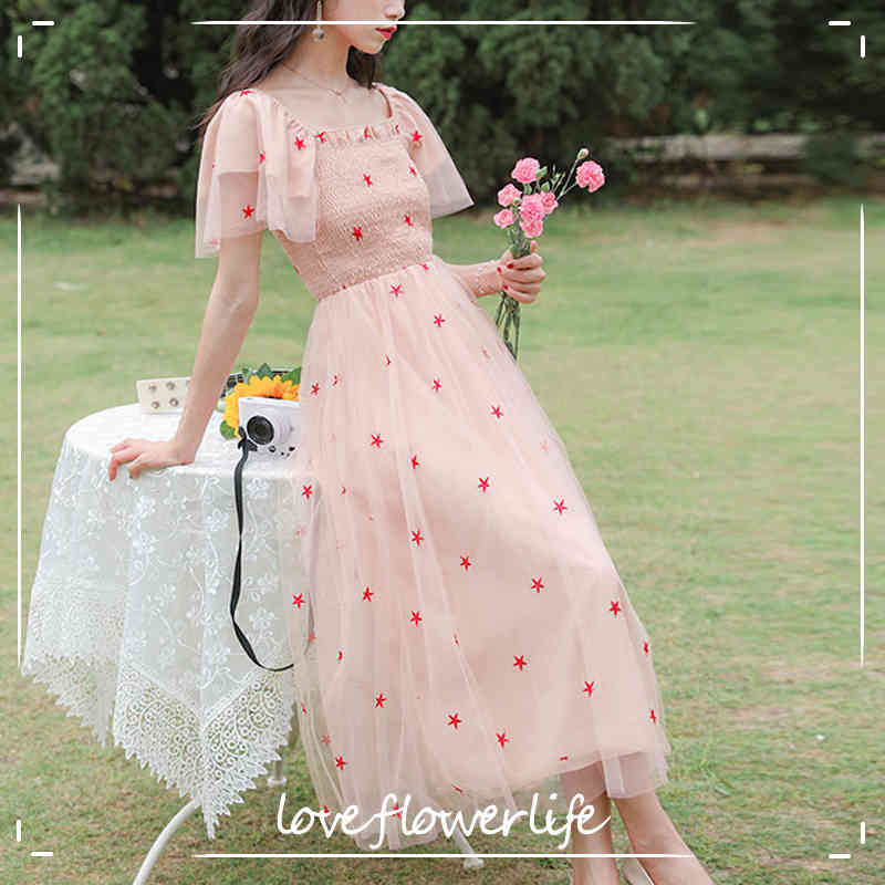 French Vintage Dress Female Sweet Embroidery Mesh Fairy Party Dress Women Pink Square Collar Dress Korean Summer 210521
French Vintage Dress Female Sweet Embroidery Mesh Fairy Party Dress Women Pink Square Collar Dress Korean Summer 210521