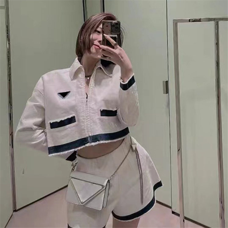 Designer Womens Denim Jackets Shorts Suits With Triangle Badge Charm Lady High Waist Short Pants Clothing, White
Designer Womens Denim Jackets Shorts Suits With Triangle Badge Charm Lady High Waist Short Pants Clothing, White